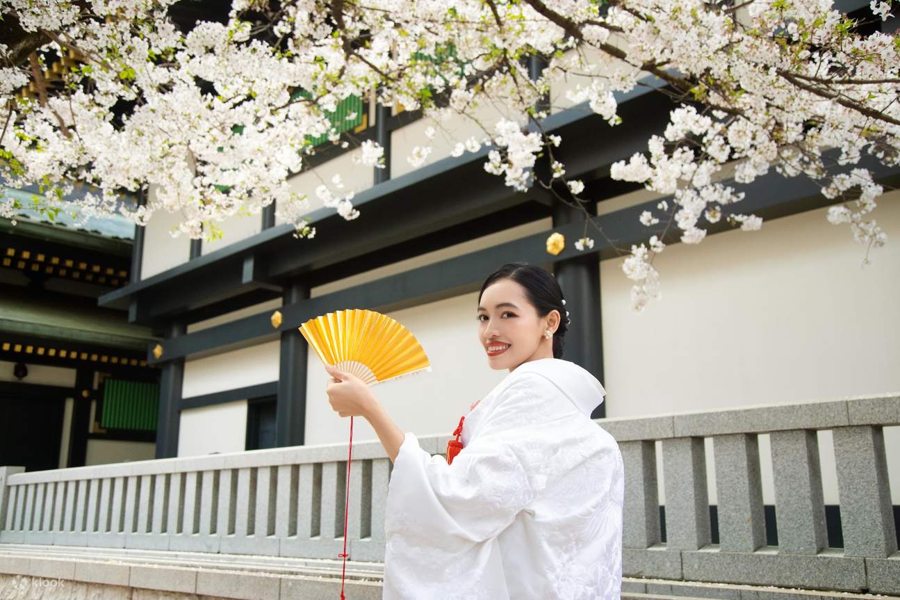 Tokyo : Séance photo de mariage à 3 lieux avec stylisme professionnel